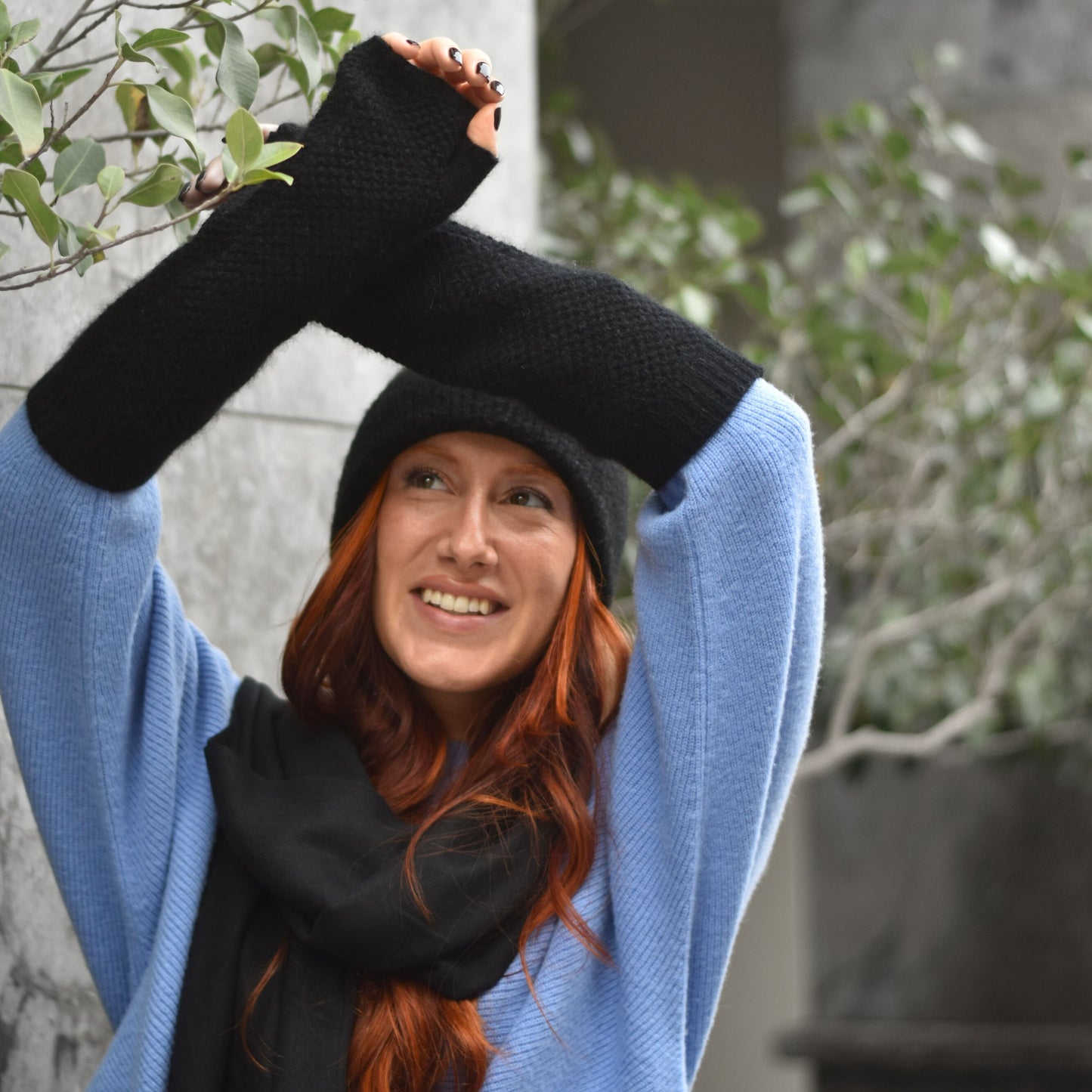 Schwarze fingerlose Kaschmir-Handschuhe