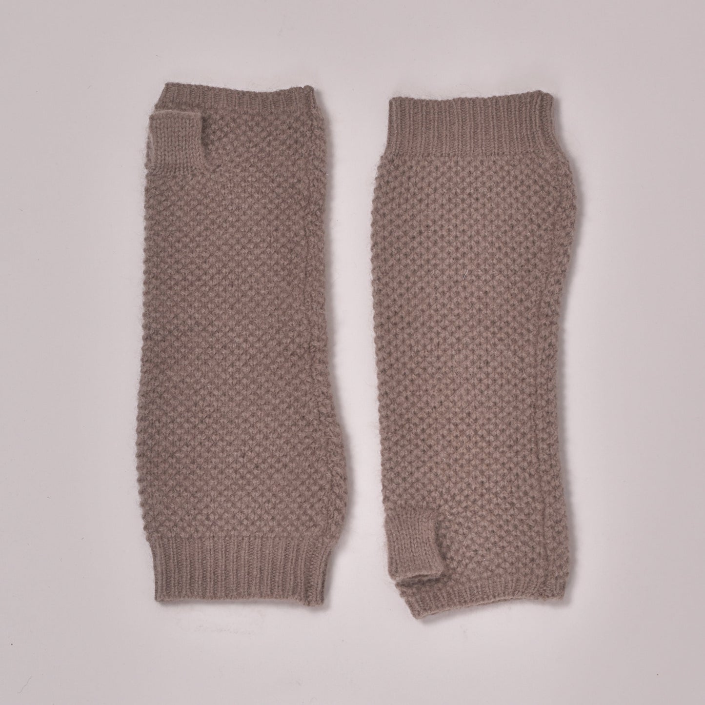 Taupefarbene fingerlose Kaschmir-Handschuhe